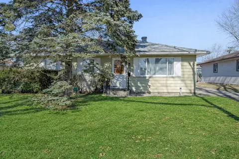 34 Golfview Ln, Carpentersville, IL 60110