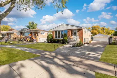4856 Wick Dr, Oak Lawn, IL 60453