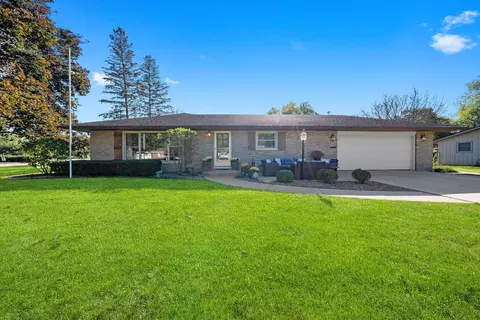 5 Crescent Pl, Joliet, IL 60433
