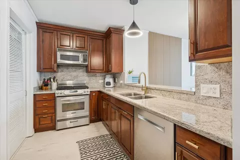 Kitchen - 420 E Waterside Dr #509, Chicago, IL 60601 photo 1 of 2