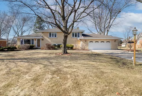 570 Woodview Ave, Elk Grove Village, IL 60007