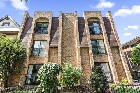 4876 N Hermitage Ave #102, Chicago, IL 60640