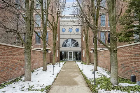 380 Green Bay Rd #1B, Winnetka, IL 60093