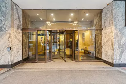 180 E Pearson St #4202, Chicago, IL 60611