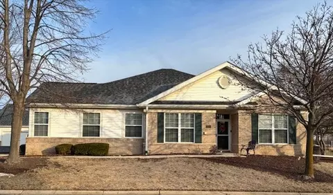 16300 Crescent Lake Dr, Crest Hill, IL 60403