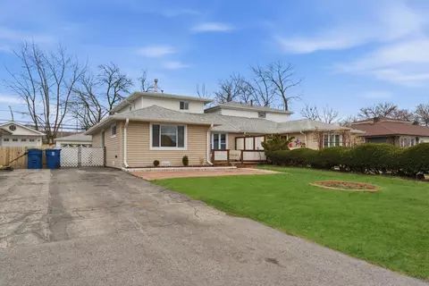 8945 S Corcoran Rd, Hometown, IL 60456