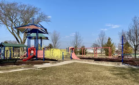 Exterior - 556 Orchard Ct, Des Plaines, IL 60016 photo 4 of 5