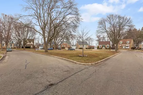 View/Area - 556 Orchard Ct, Des Plaines, IL 60016 photo 1 of 1