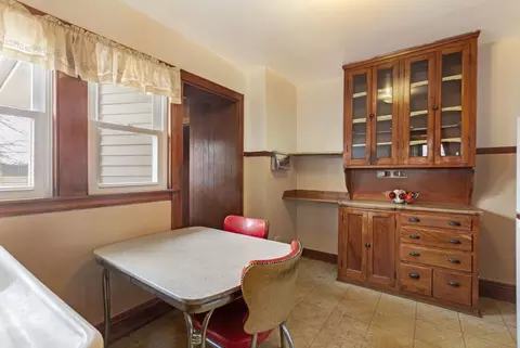Kitchen - 556 Orchard Ct, Des Plaines, IL 60016 photo 2 of 3