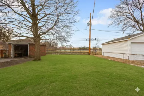 Exterior - 556 Orchard Ct, Des Plaines, IL 60016 photo 2 of 5