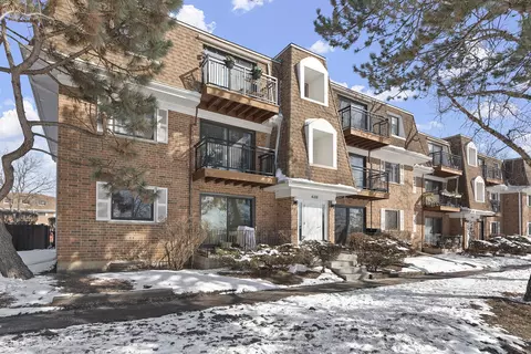 4188 Cove Ln #F, Glenview, IL 60025