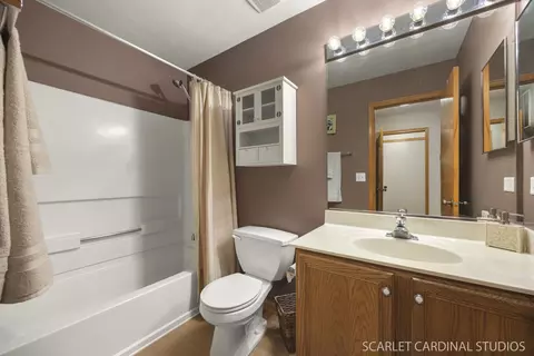 Bath - 2801 Crested Butte Trl, Plainfield, IL 60586 photo 2 of 4