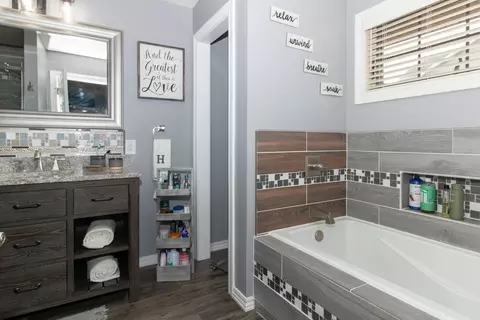 Bath - 2297 Corrigan Way, Normal, IL 61761 photo 4 of 6