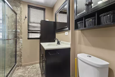 Bath - 2714 N Mango Ave, Chicago, IL 60639 photo 1 of 2