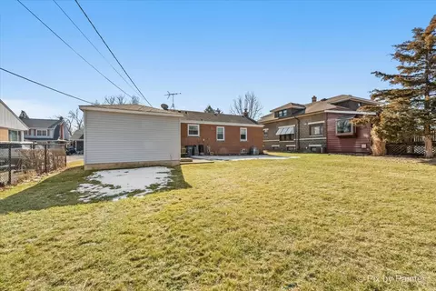 Exterior - 1630 Henry Ave, Des Plaines, IL 60016 photo 6 of 6