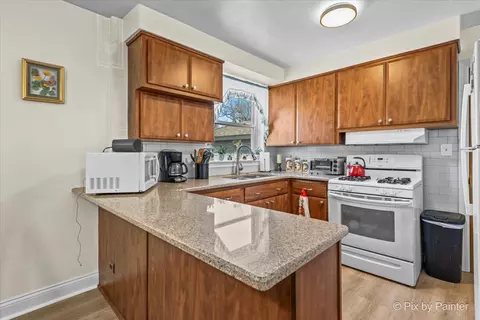 Kitchen - 1630 Henry Ave, Des Plaines, IL 60016 photo 2 of 4