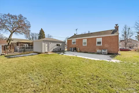 Exterior - 1630 Henry Ave, Des Plaines, IL 60016 photo 4 of 6