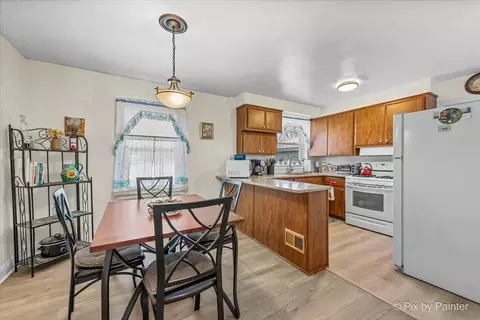 Kitchen - 1630 Henry Ave, Des Plaines, IL 60016 photo 1 of 4