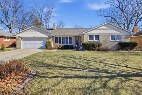 27 S Kaspar Ave, Arlington Heights, IL 60005