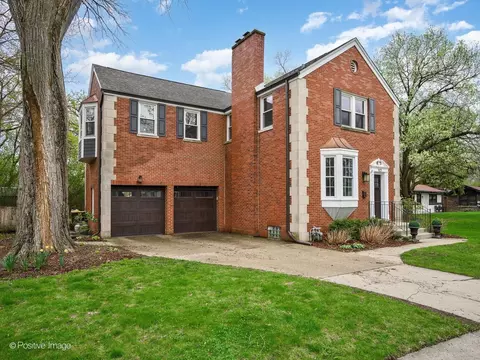 305 Maplewood Rd, Riverside, IL 60546