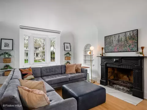 Living - 305 Maplewood Rd, Riverside, IL 60546 photo 2 of 5