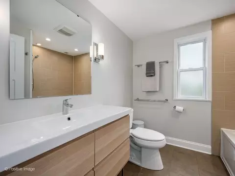Bath - 305 Maplewood Rd, Riverside, IL 60546 photo 4 of 4