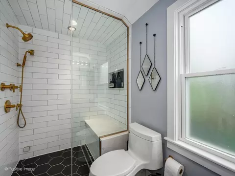 Bath - 305 Maplewood Rd, Riverside, IL 60546 photo 3 of 4