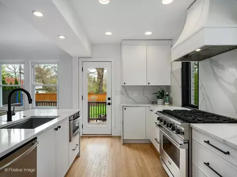 Kitchen - 305 Maplewood Rd, Riverside, IL 60546 photo 4 of 4