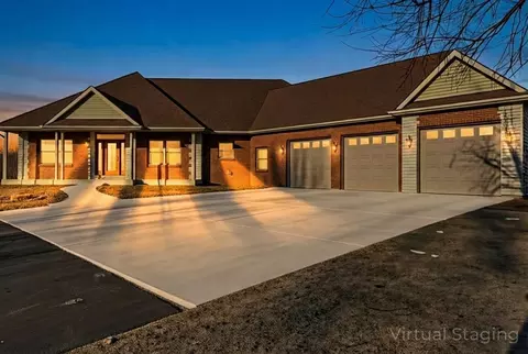 6998 E Hales Corner Rd, Stillman Valley, IL 61084