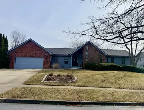 1903 Oakwood Ave, Bloomington, IL 61704