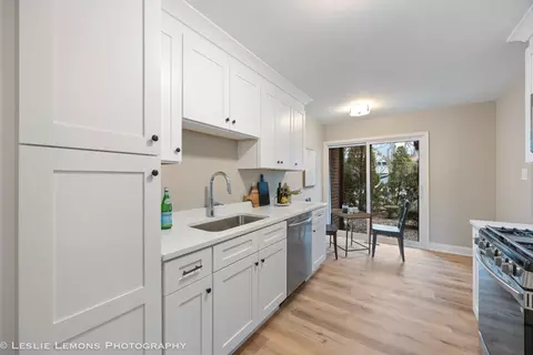 1026 Briarcliffe Blvd, Wheaton, IL 60189 photo 5