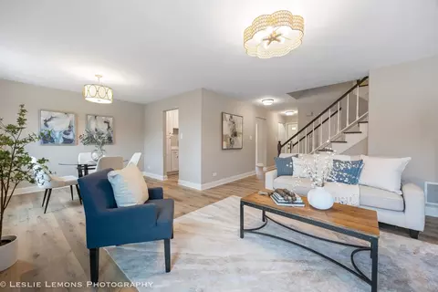 1026 Briarcliffe Blvd, Wheaton, IL 60189 photo 4