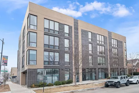 2403 W Berenice Ave #201, Chicago, IL 60618