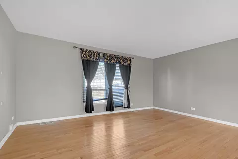 Living - 2051 Kettering Rd, Hoffman Estates, IL 60169 photo 1 of 5