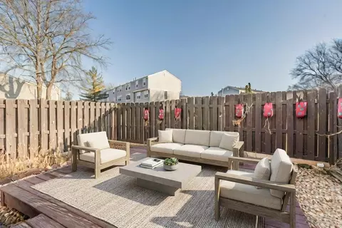 Exterior - 2051 Kettering Rd, Hoffman Estates, IL 60169 photo 3 of 4