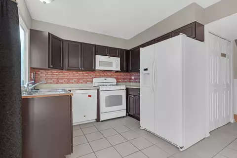 Kitchen - 2051 Kettering Rd, Hoffman Estates, IL 60169 photo 3 of 3