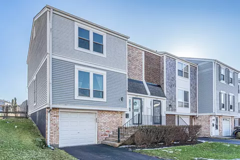 Exterior - 2051 Kettering Rd, Hoffman Estates, IL 60169 photo 2 of 4