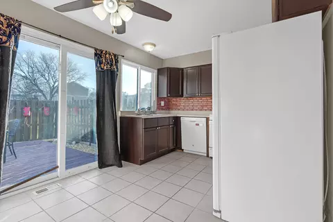 Kitchen - 2051 Kettering Rd, Hoffman Estates, IL 60169 photo 2 of 3