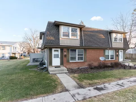 703 Shaw Ct, Schaumburg, IL 60194