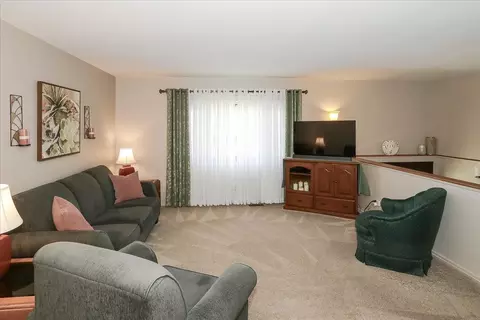 Living - 1335 Gentry Rd, Hoffman Estates, IL 60169 photo 1 of 5