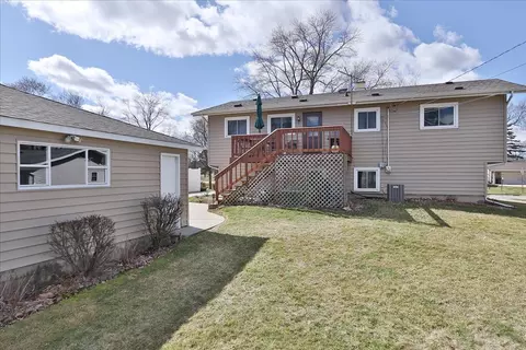 Exterior - 1335 Gentry Rd, Hoffman Estates, IL 60169 photo 7 of 7