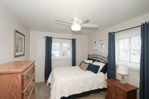 Bedroom - 1335 Gentry Rd, Hoffman Estates, IL 60169 photo 3 of 3