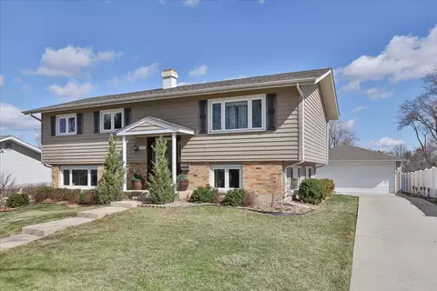 Exterior - 1335 Gentry Rd, Hoffman Estates, IL 60169 photo 2 of 7