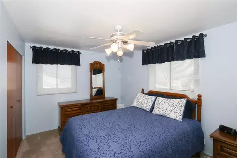 Bedroom - 1335 Gentry Rd, Hoffman Estates, IL 60169 photo 1 of 3