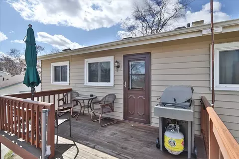 Exterior - 1335 Gentry Rd, Hoffman Estates, IL 60169 photo 5 of 7