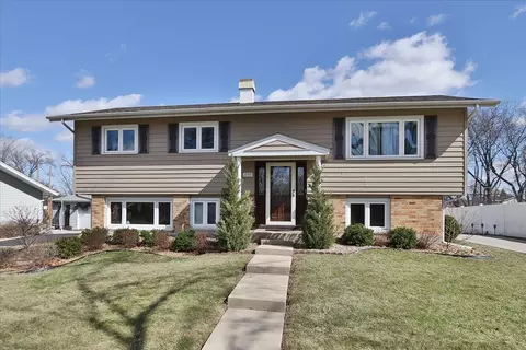 1335 Gentry Rd, Hoffman Estates, IL 60169