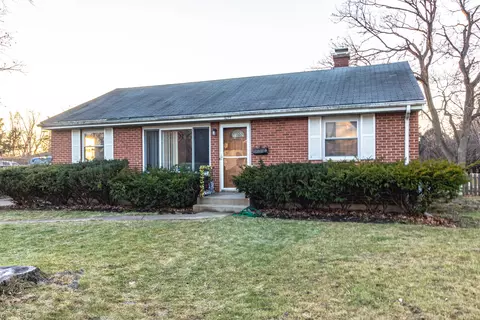 1054 Broadmoor Pl, Deerfield, IL 60015
