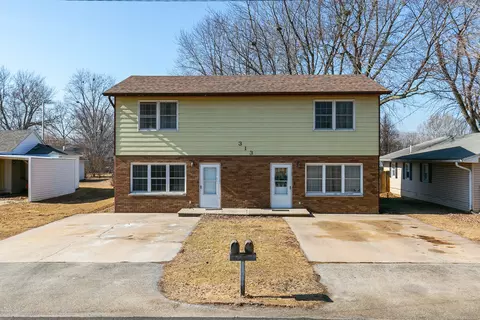 313 5th St, Colona, IL 61241