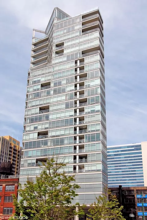 510 W Erie St #P-307, Chicago, IL 60654