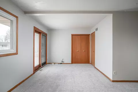 Bedroom - 4905 50th St, Moline, IL 61265 photo 2 of 8